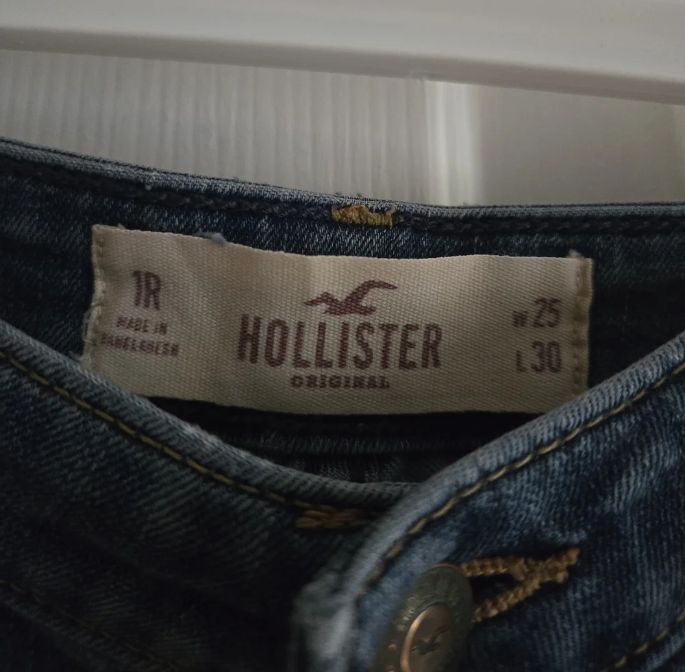 Women's Distressed Hollister Blue Jeans 1R